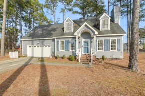 Lovely Fayetteville Home Deck and Fireplace!